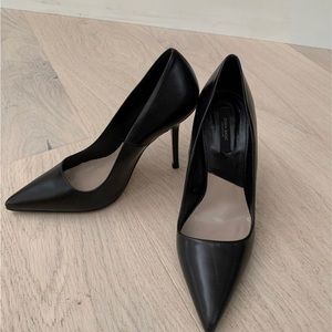 Zara Basic Black Stiletto High Heels
Size 7.5 (38) 
Worn only twice, like new!